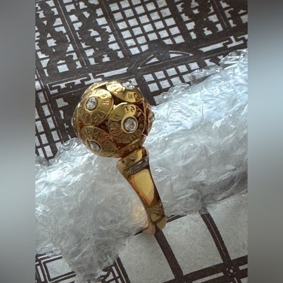 Henri Bendel Signature Logo Dome Cocktail Ring In Yellow Gold Color Size 7. New! - Picture 4 of 6